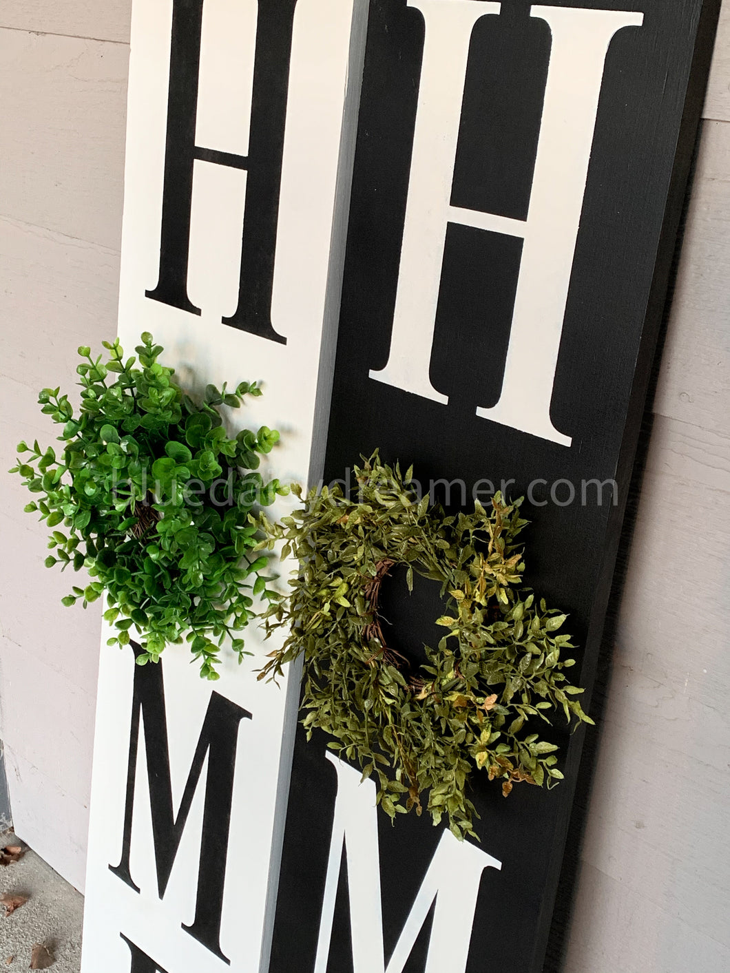 Home sign with wreath or windmill